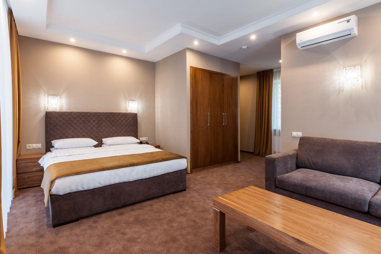 Crystal Hotel Kiev Exterior foto